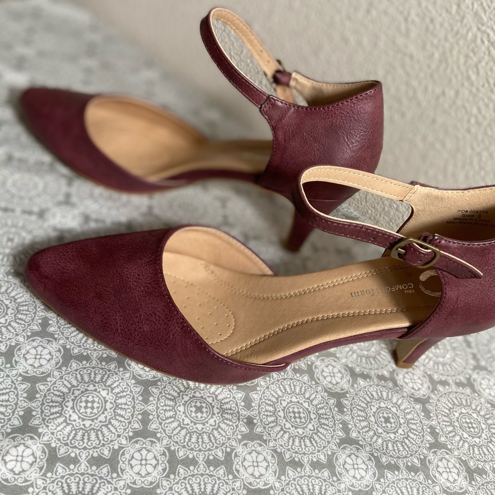 Journee Collection~Chic~Bette~Faux Leather~Almond Toe~Pump~Buckle Closure~Size 9 - Picture 3 of 14